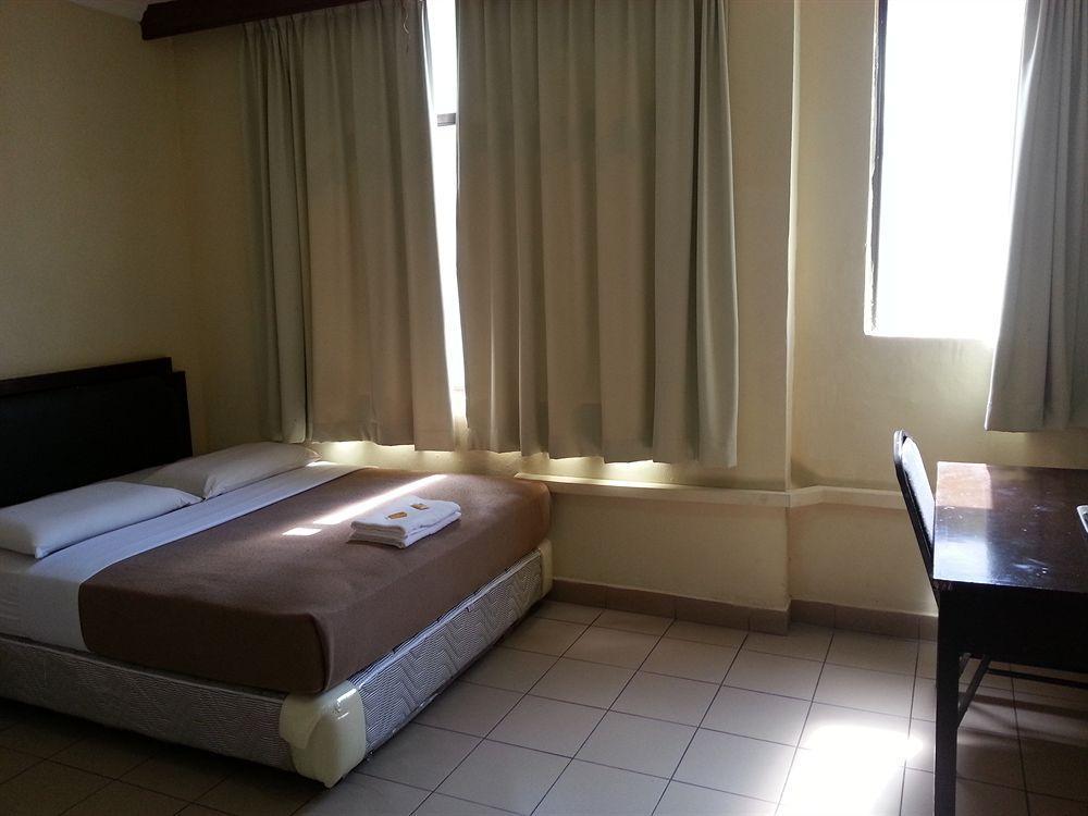 Hotel Iskandar Kota Kinabalu Exterior foto