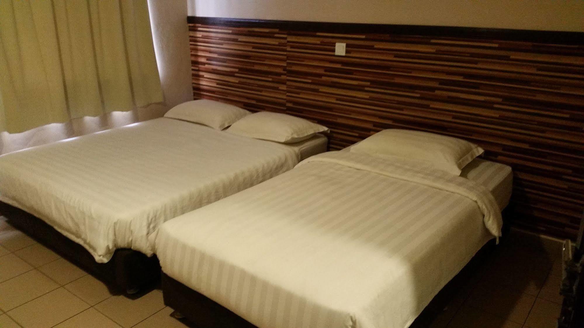 Hotel Iskandar Kota Kinabalu Exterior foto